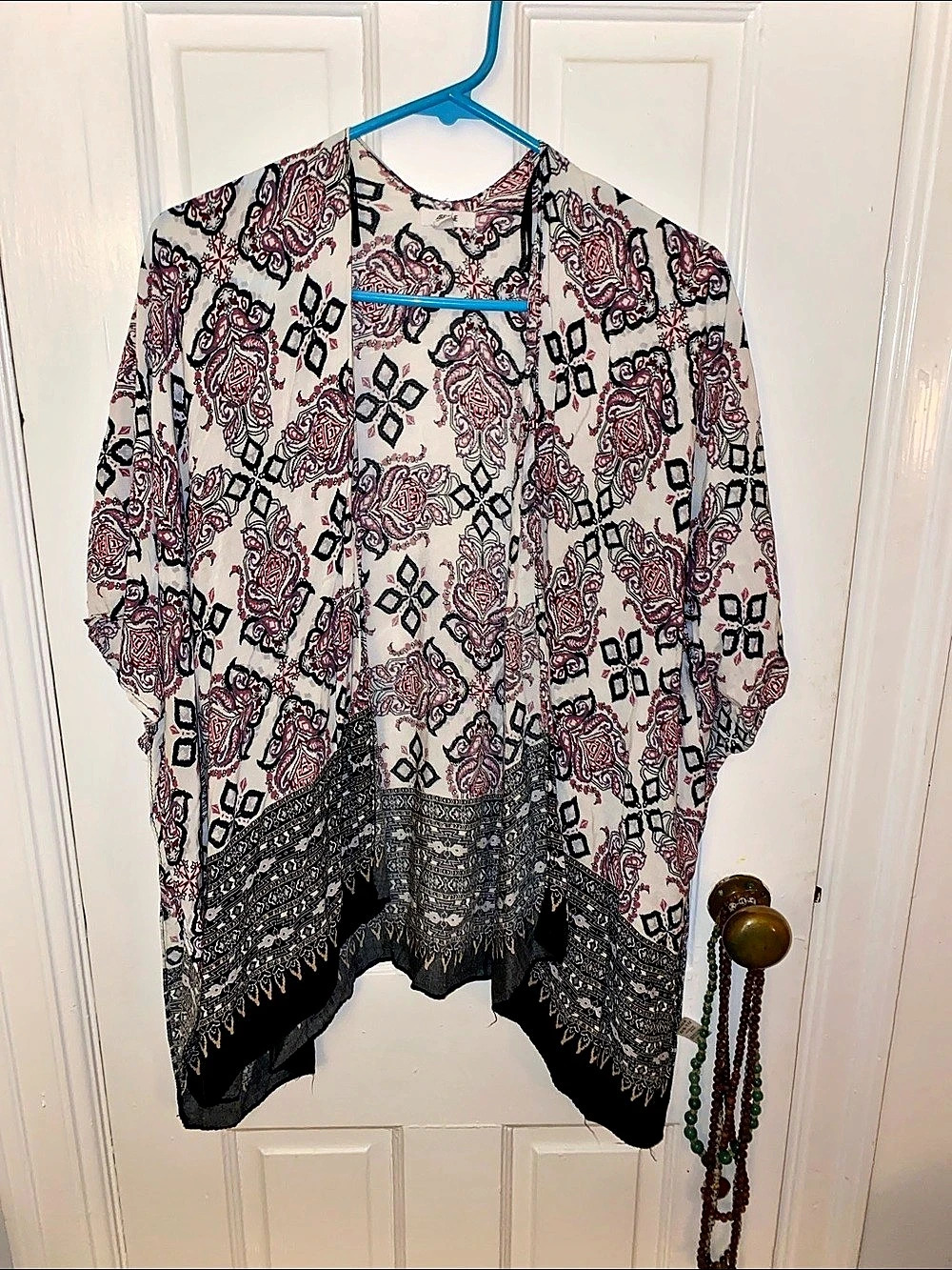 Ardene Paisley ish Printed Tunic White & Black and Plum. Like New
